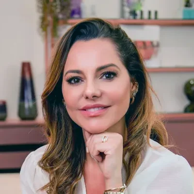 Dra. Débora Marcato